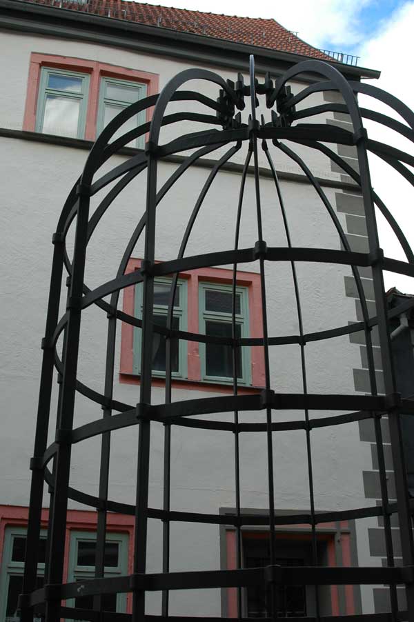 Replica of a historic trill cage Detail